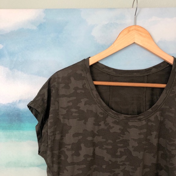 Lululemon Miles Ahead Short Sleeve Deep Camo - Picture 4 of 7